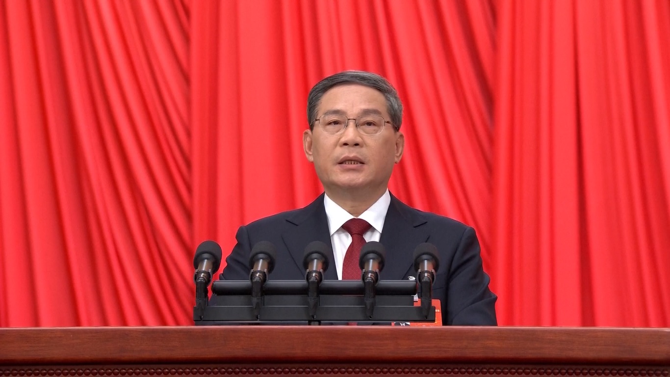 Li mengatakan bahwa pemerintah di semua tingkatan akan memberikan dukungan yang kuat untuk pengembangan pertahanan nasional dan angkatan bersenjata