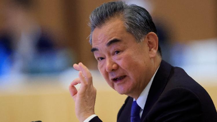 Wang Yi memperkenalkan kunjungan Presiden Xi Jinping ke Rusia menyatakan bahwa kunjungan tersebut merupakan sebuah kunjungan penting antar dua negara besar yang bertetangga