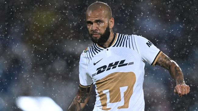 Dani Alves mencetak sejarah setelah masuk skuad timnas Brasil untuk Piala Dunia 2022
