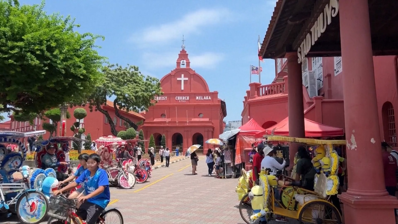 Negara-negara lain selain Tiongkok yang akan menikmati kebijakan bebas visa 30 hari terbaru dari Malaysia termasuk Arab Saudi