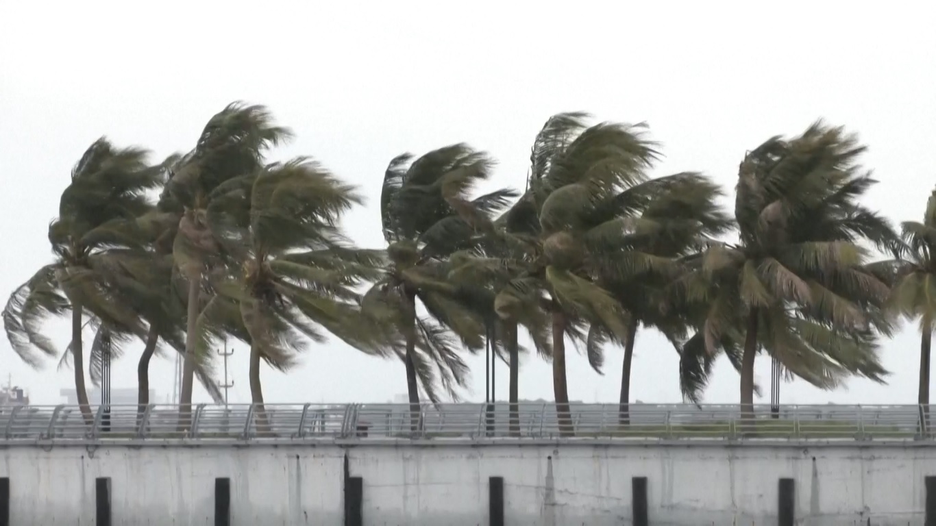 Topan ke-11 yang menerjang Tiongkok tahun ini menguat menjadi topan super