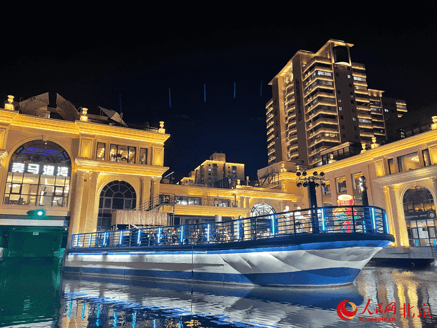  para wisatawan mengikuti tur perahu tamasya dengan rute sepanjang 6 kilometer di Sungai Liangma