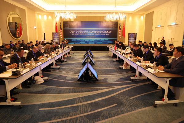 Pertemuan Perdana Dialog Bilateral tersebut membahas kerja sama pragmatis maritim Tiongkok dan Malaysia