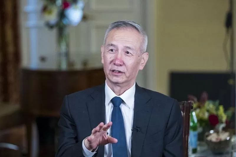 Wakil Perdana Menteri Tiongkok Liu He menyampaikan sambutan pengantar tertulis di depan Dialog CEO dan Mantan Pejabat Senior Tiongkok-Uni Eropa kelima pada hari Kamis kemarin (15/12)