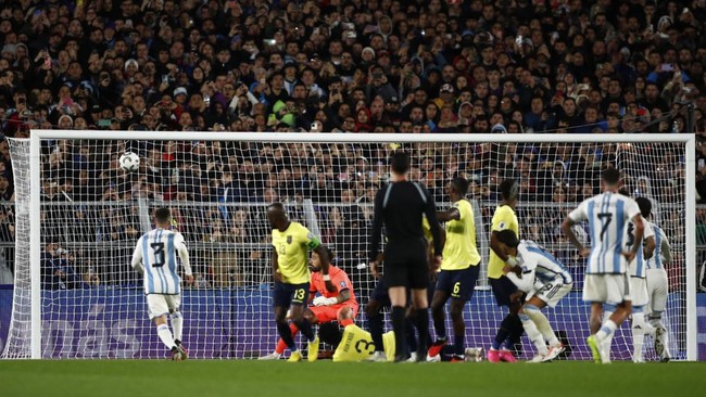 Lionel Messi membawa timnas Argentina menang 1-0 atas Ekuador pada laga kualifikasi Piala Dunia 2026 zona Conmebol di Stadion Monumental