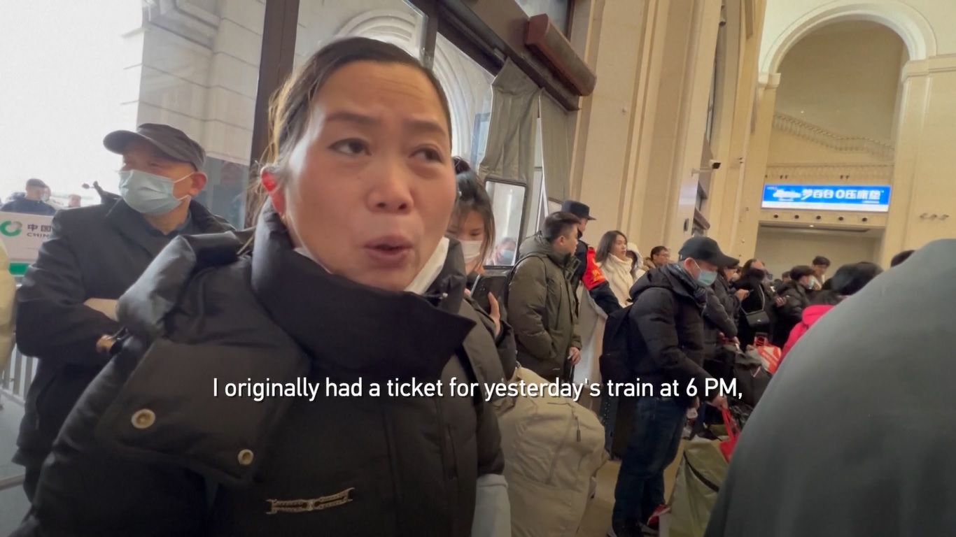 Otoritas Kereta Api Wuhan terpaksa menangguhkan operasi lebih dari 200 perjalanan pada hari Minggu (4/2) dan Senin (5/2) untuk memastikan keselamatan penumpang karena hujan salju lebat dan kondisi beku menimbulkan malapetaka