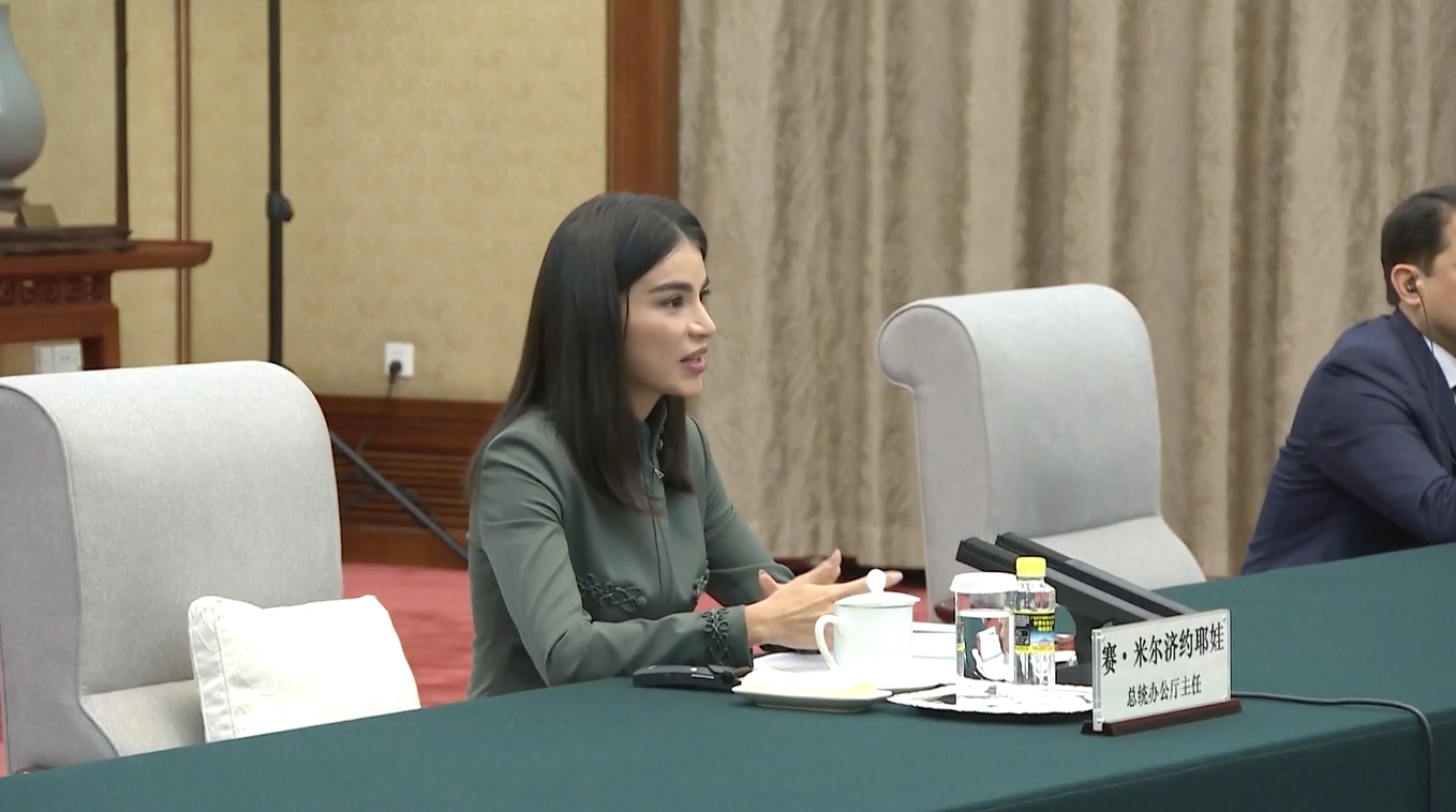 Pejabat Legislatif Tertinggi Tiongkok Bertemu dengan Kepala Administrasi Kepresidenan Uzbekistan