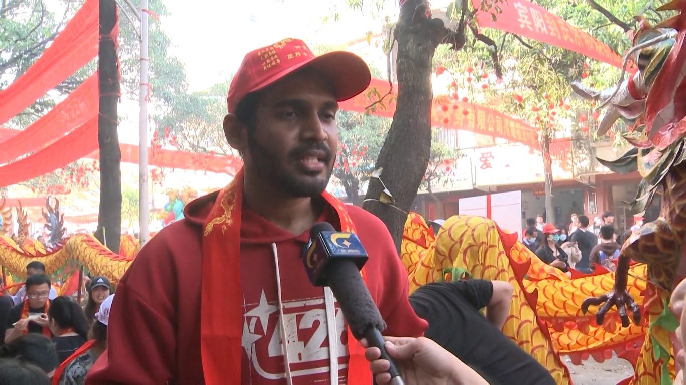 Karnaval tarian naga yang diadakan di Kabupaten Binyang