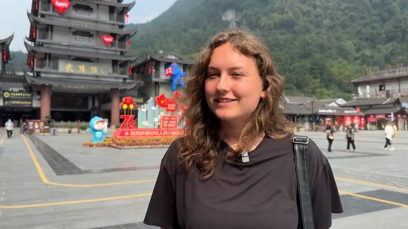 Tiongkok Catat 2,433 Miliar Perjalanan Penumpang selama Libur Hari Nasional