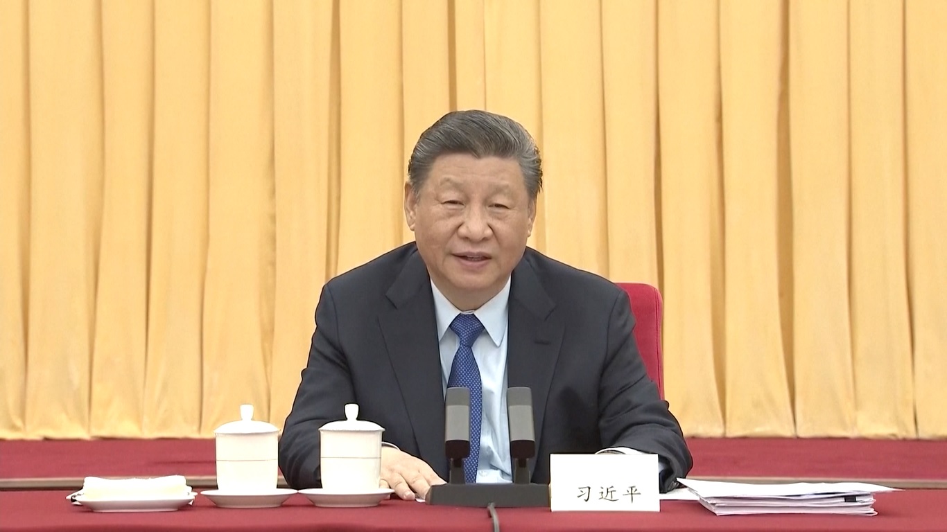 Xi meminta para penasihat politik dan semua orang di sektor sains dan teknologi untuk memperkuat penelitian dasar dan penelitian dasar terapan