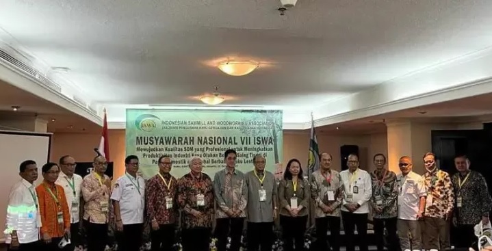 Ketua Umum Asosiasi Pengusaha Kayu Gergajian dan Kayu Olahan Indonesia