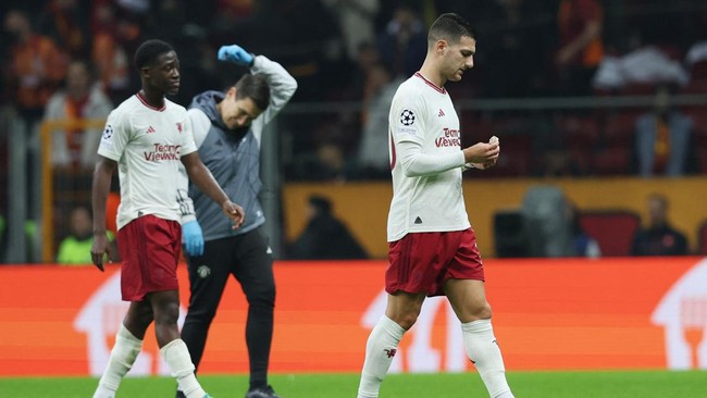 Manchester United kini memiliki jalan berat lolos ke babak 16 besar Liga Champions usai ditahan Galatasaray 3-3 pada matchday kelima Grup A di Stadion Rams