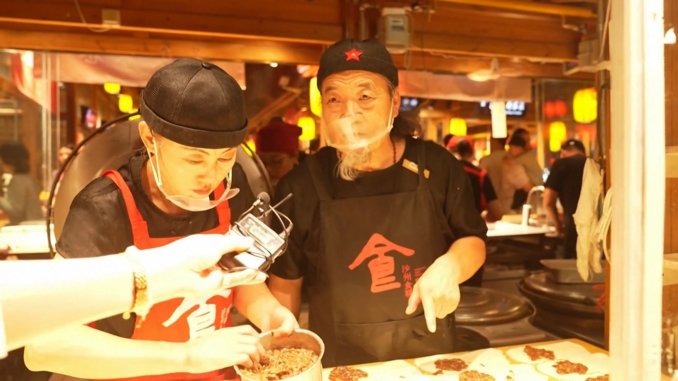 Berkat perbedaan suhu yang besar antara siang dan malam serta kuliner dan budaya setempat