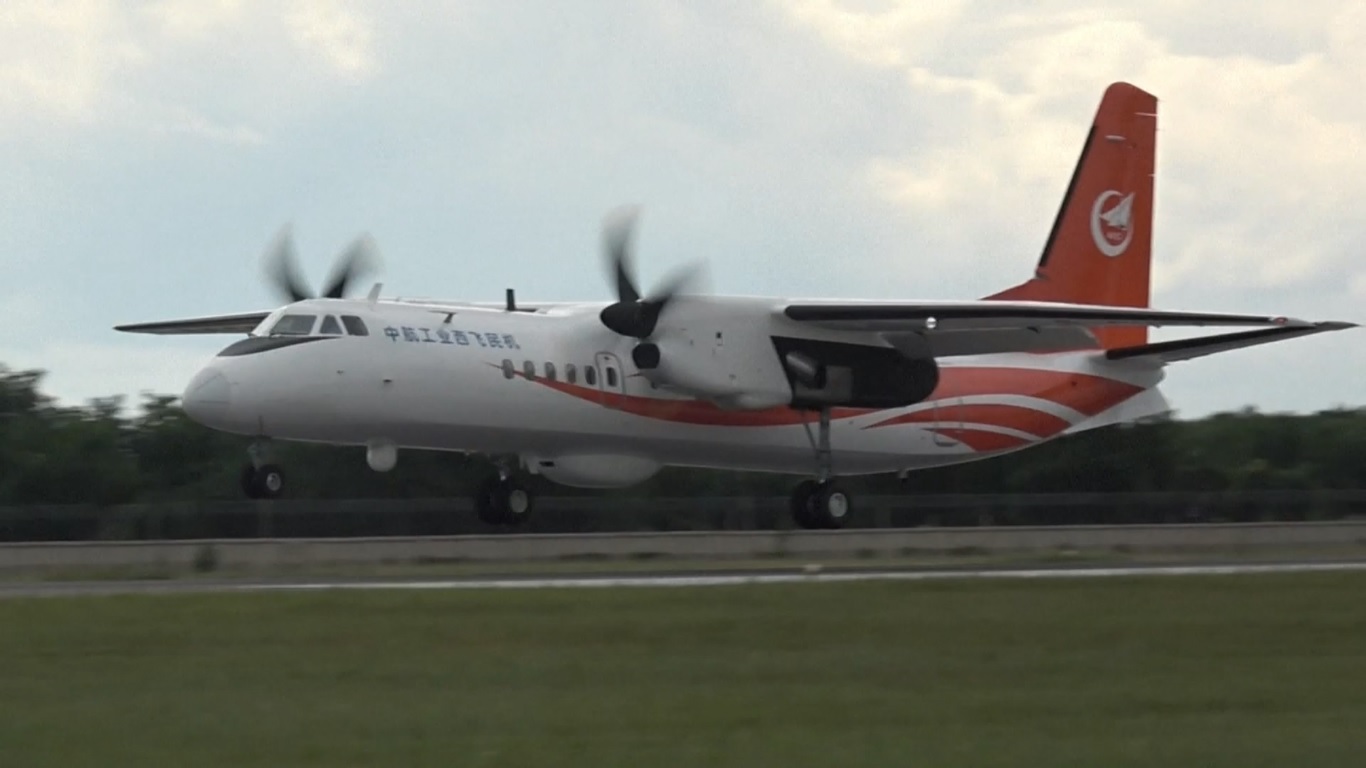 Pesawat Pencarian dan Penyelamatan Sipil MA60 Buatan Tiongkok Selesaikan Uji Terbang Perdana