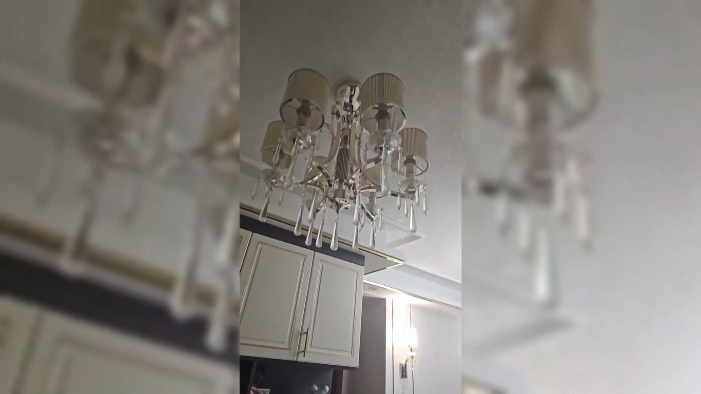 Gempa tersebut juga memicu Pusat Peringatan Dini Nasional untuk mengeluarkan peringatan tsunami sebanyak dua kali