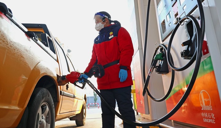 Tiongkok akan memangkas harga eceran bensin dan solar mulai Sabtu (29/4/2023)