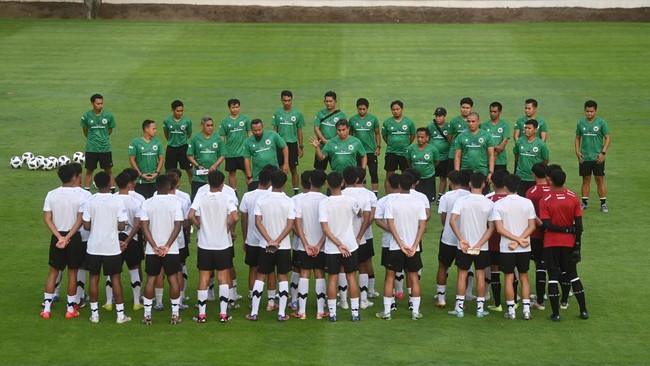 Pelatih Timnas Indonesia U-17 Bima Sakti mencoret lima pemain saat pemusatan latihan di Solo yang diikuti empat pemain diaspora termasuk Welber Jardim