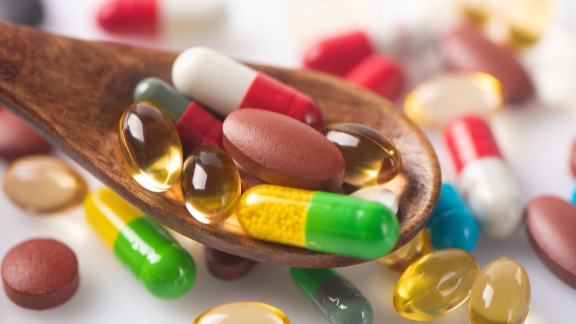 Laporan ini juga mencatat kemajuan signifikan dalam industrialisasi obat-obatan biologis di Tiongkok