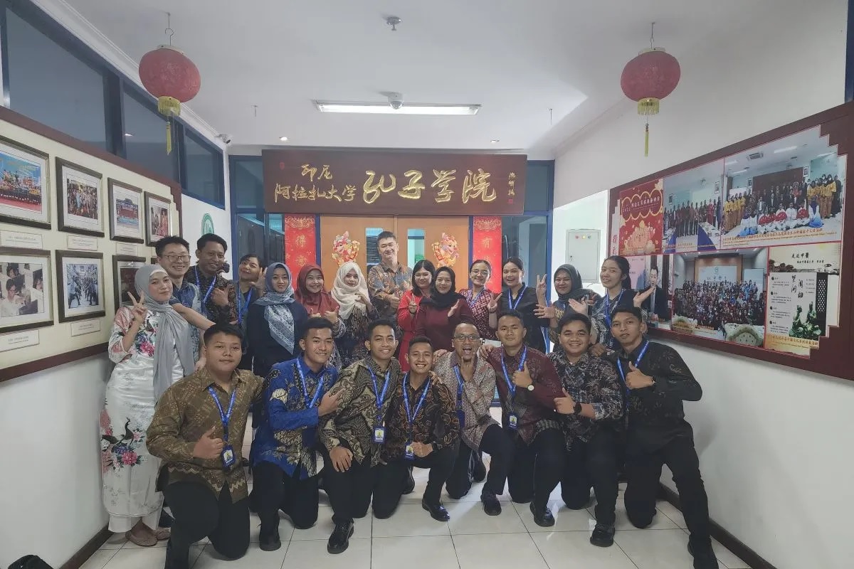 Anggota kepolisian yang mengikuti simulasi ujian HSK tersebut telah menyelesaikan pelatihan intensif selama dua bulan dan memperoleh hasil memuaskan dalam ujian HSK 1