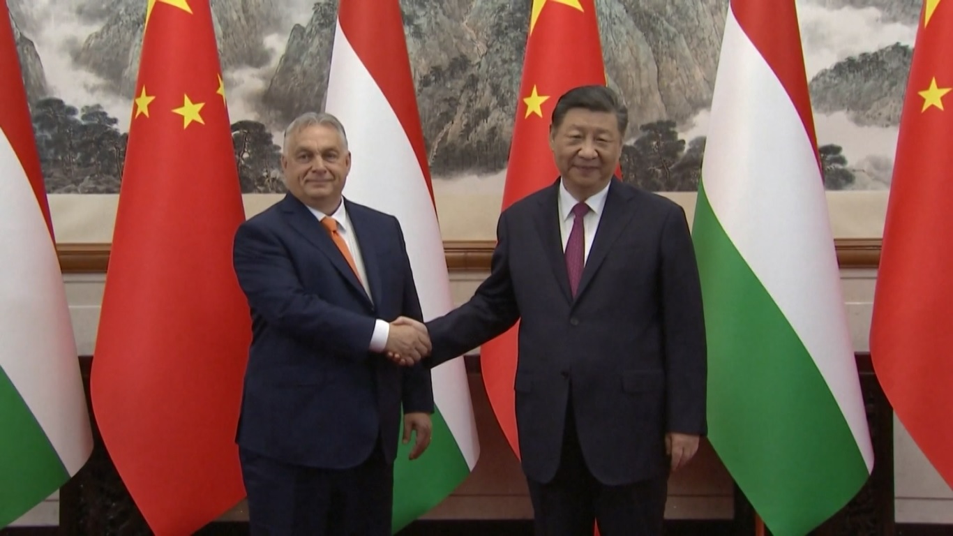 Kedua belah pihak juga memiliki pertukaran pandangan yang mendalam tentang krisis Ukraina