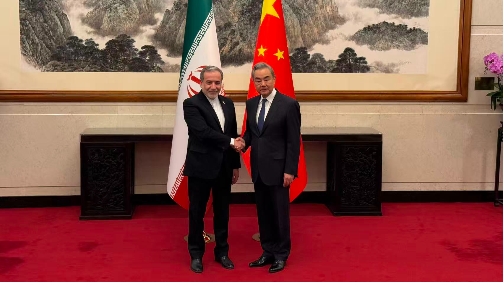 Menteri Luar Negeri Tiongkok dan Iran Mengadakan Pembicaraan Tingkat Tinggi di Beijing