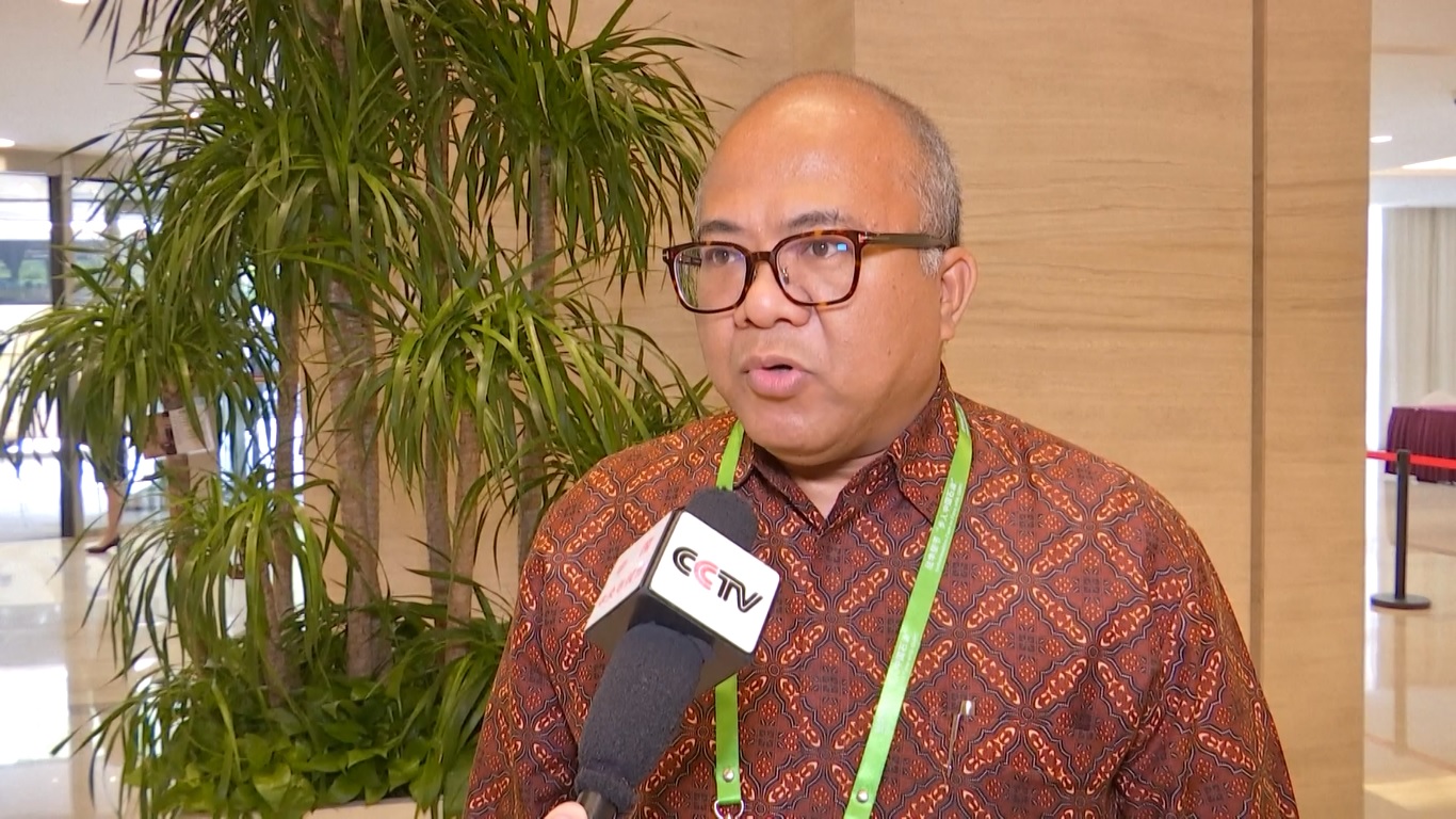 Lebih dari 100 diplomat asing di Tiongkok diundang untuk mengunjungi pameran dan lokakarya China National Petroleum Corporation (CNPC) di Beijing pada hari Selasa (9/7)