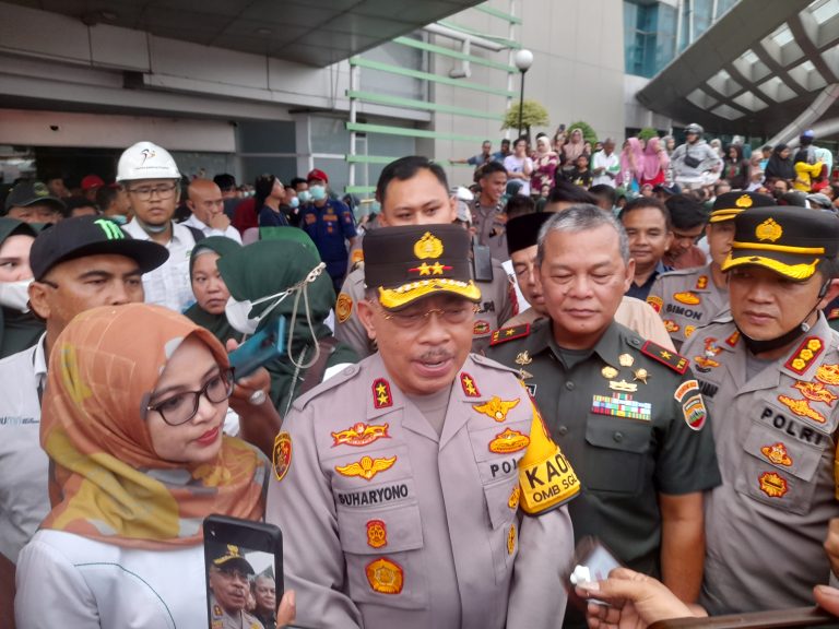 108 pasien rawat inap SPH itu dipindahkan ke 11 rumah sakit terdekat di Padang