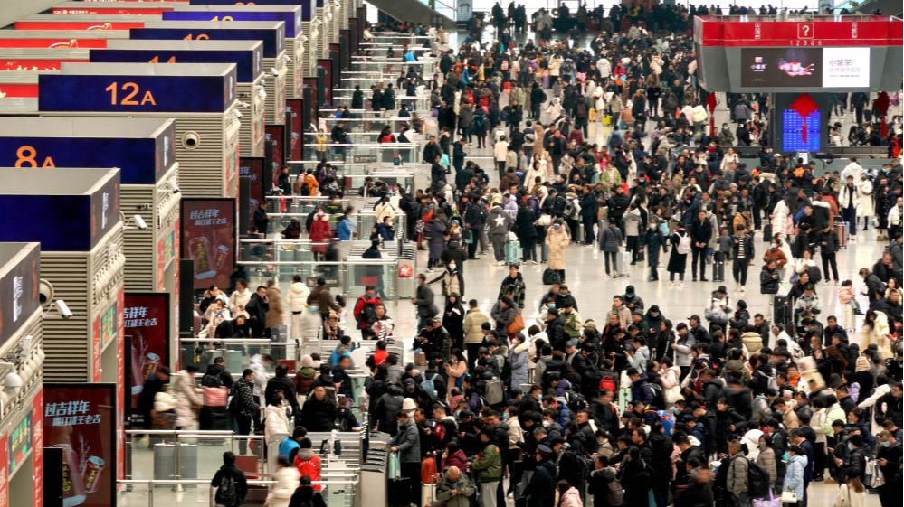 China Railway memperkirakan bahwa total 480 juta perjalanan kereta api diperkirakan akan dilakukan selama kesibukan perjalanan Festival Musim Semi tahun ini melonjak 379 persen dibandingkan dengan level tahun 2023