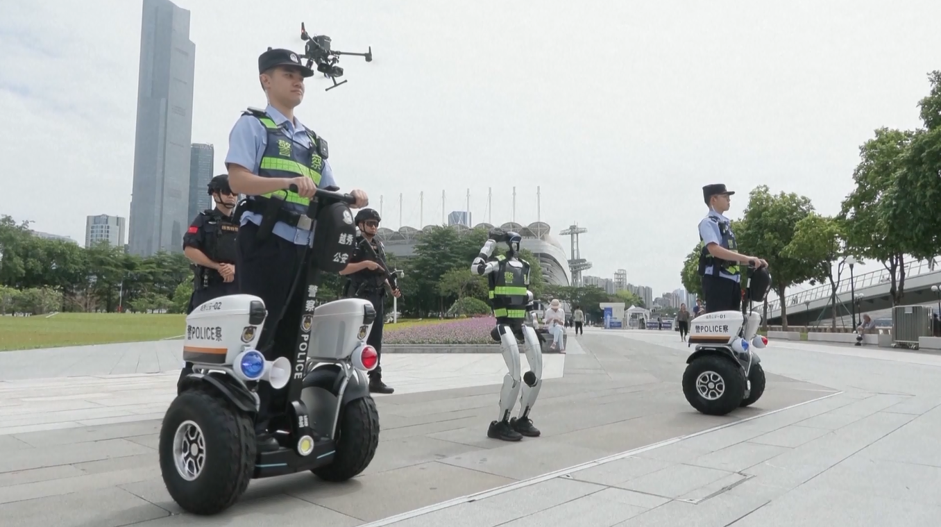 Kepolisian Guangdong Luncurkan Barisan Patroli Futuristik dengan Robot Humanoid dan Drone