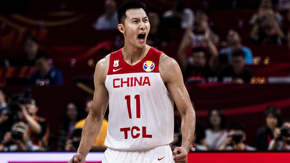 Dalam pertandingan kandang perdananya Yi menunjukkan kehebatannya dengan mengumpulkan 16 poin yang mengesankan dan mengamankan delapan rebound membimbing Bucks meraih kemenangan gemilang atas Chicago Bulls
