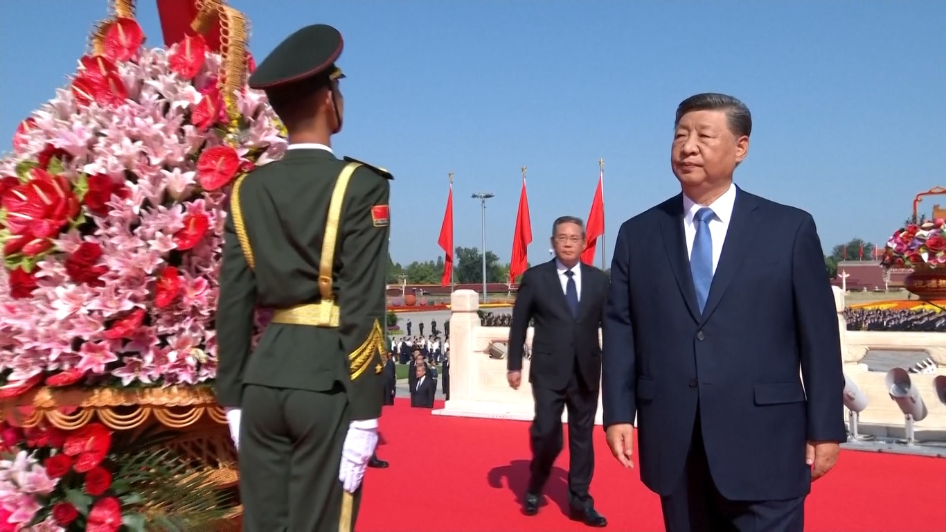 Xi Jinping Memberikan Penghormatan kepada Para Pahlawan Nasional Tiongkok pada Hari Martir
