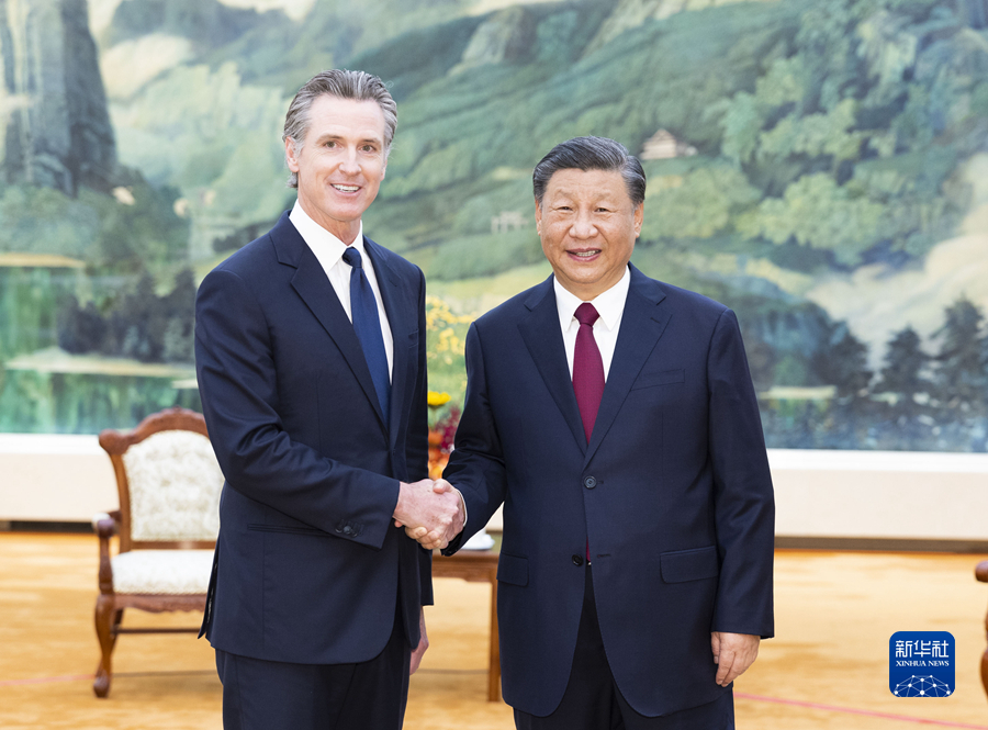 Presiden Tiongkok Xi Jinping mengadakan pertemuan dengan Gubernur California Amerika Serikat