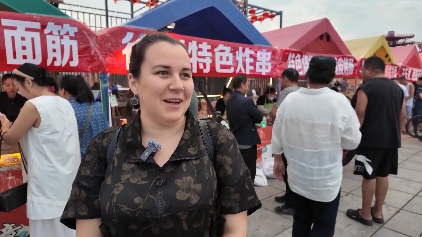 Para Wisatawan Rusia Menikmati Aktivitas Musim Panas di Heilongjiang