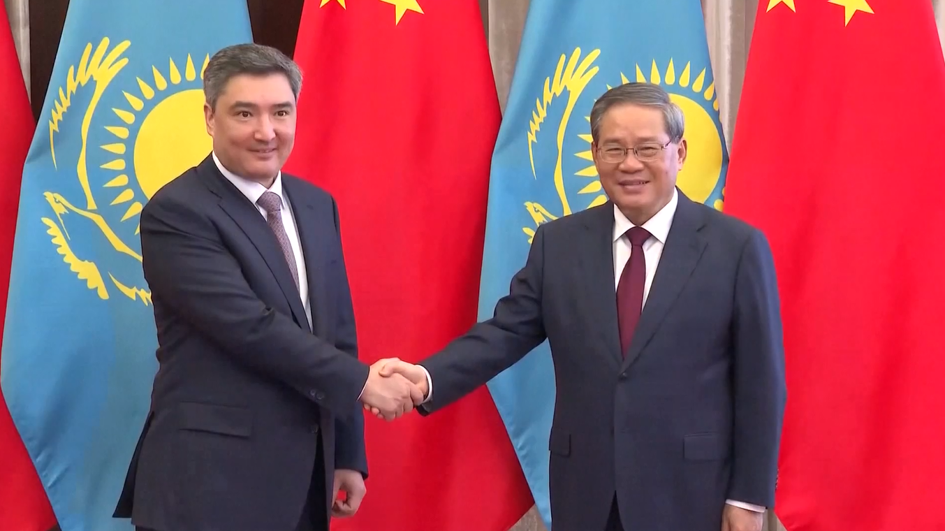Perdana Menteri Tiongkok Bertemu dengan Perdana Menteri Kazakhstan