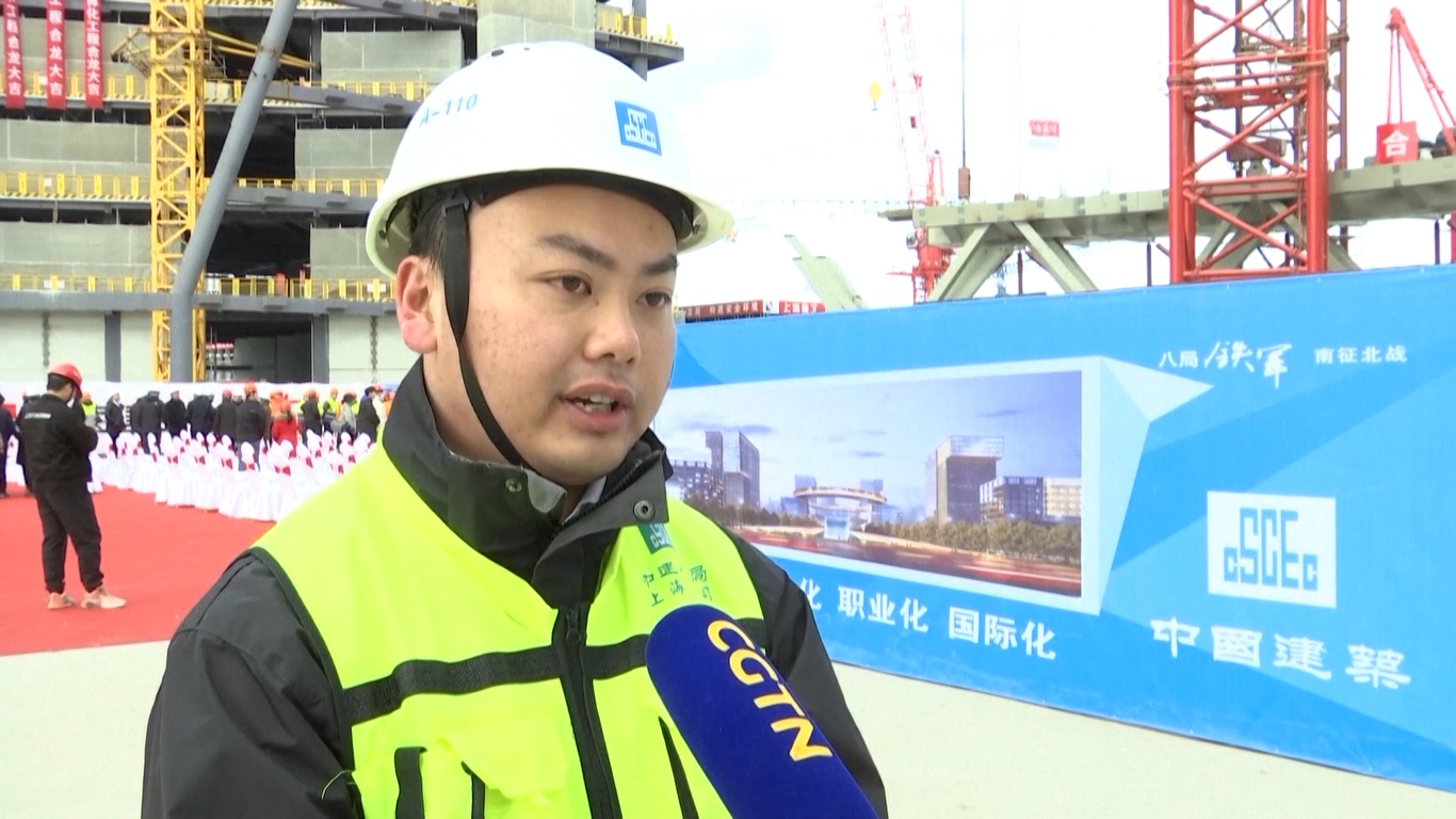 Selain pembangunan perangkat keras