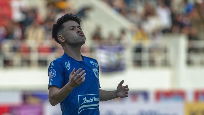 Persija Jakarta takluk 0-2 saat menghadapi PSIS Semarang pada pertandingan Liga 1 2022/2023 di Stadion Maguwoharjo