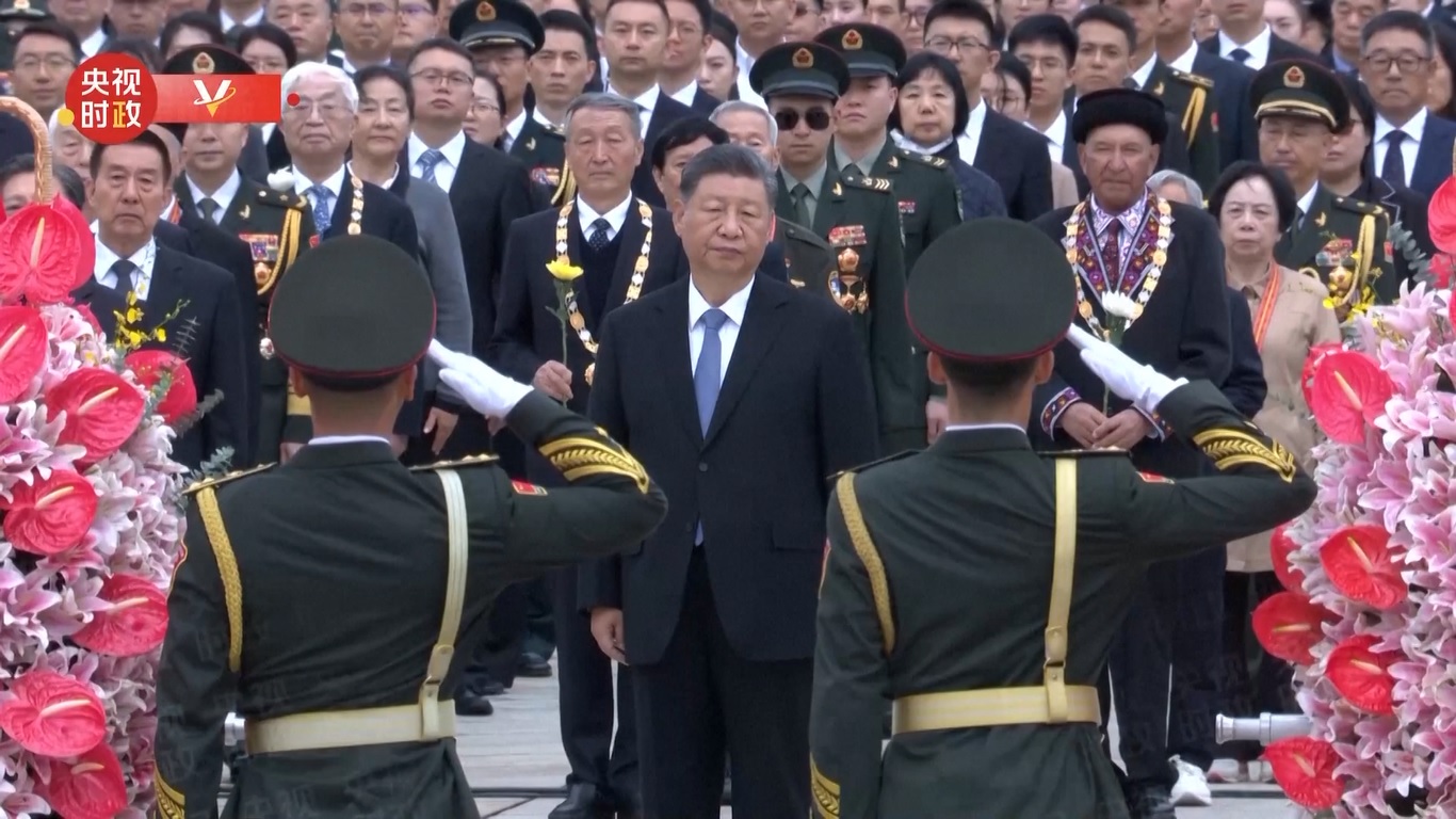 Para pemimpin senior lainnya termasuk Li Qiang