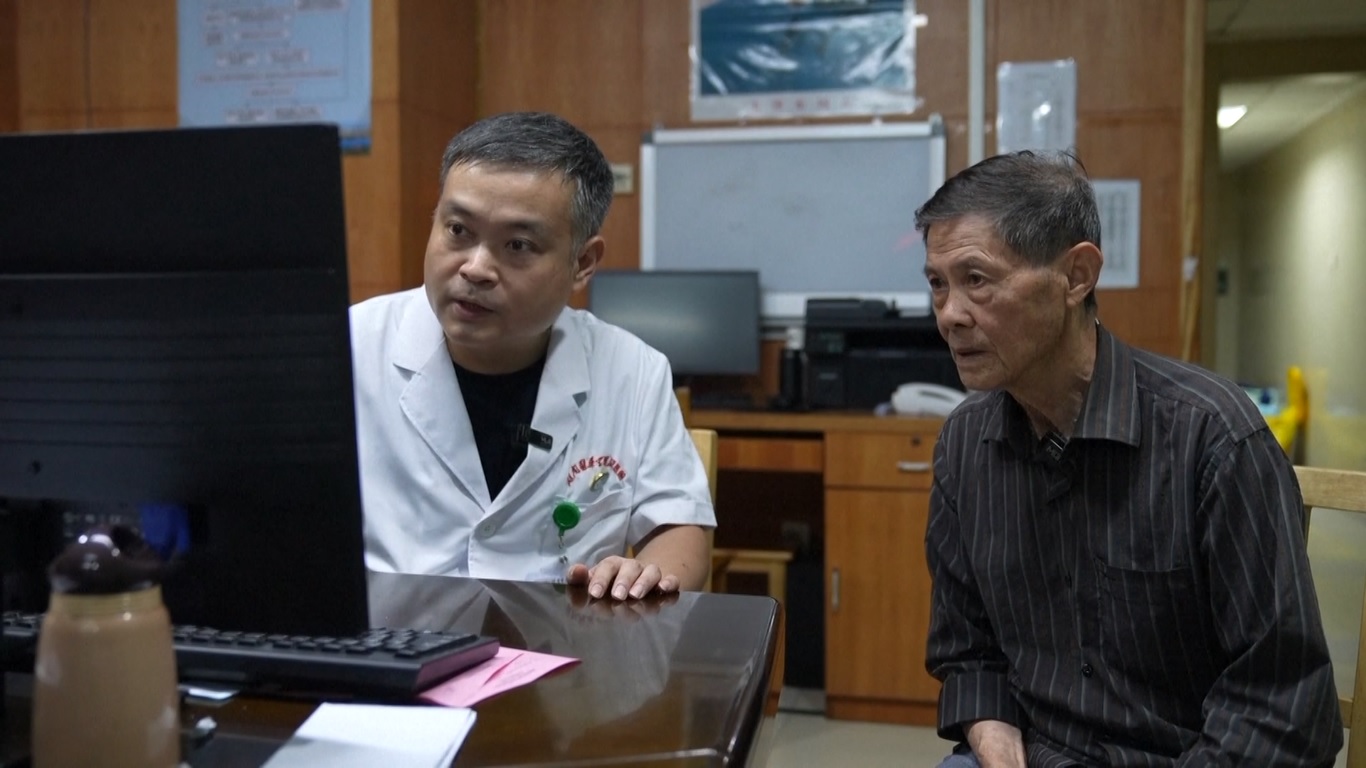 Tiongkok berusaha untuk membangun sistem kesehatan yang terintegrasi secara vertikal yang mencakup rumah sakit dari tingkat akar rumput hingga rumah sakit tingkat atas di kota-kota besar