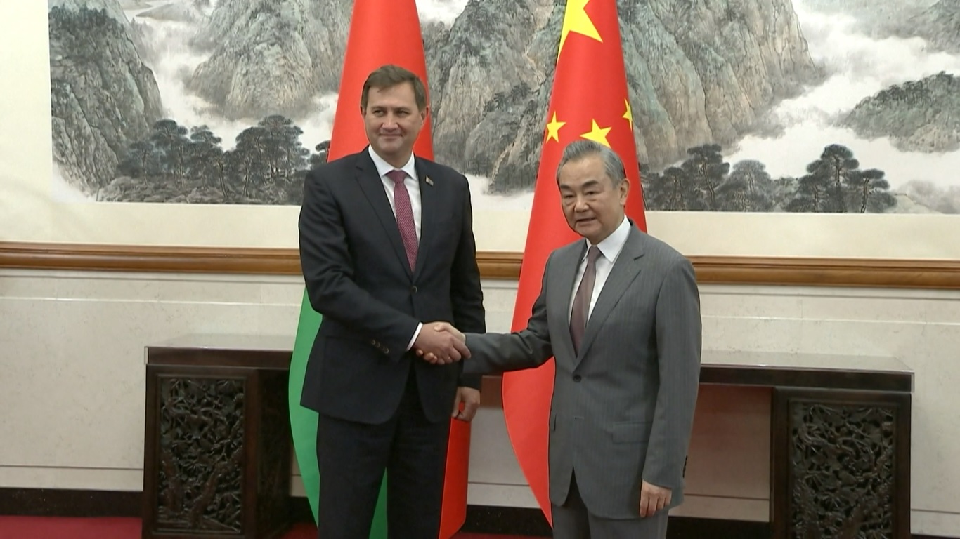 Tiongkok bersedia untuk terus saling percaya dan mendukung dengan Belarusia dan mendorong kemitraan strategis yang komprehensif Tiongkok-Belarus untuk melangkah lebih dalam untuk hasil yang nyata
