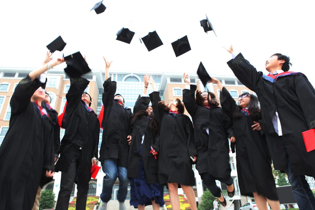 Perekrutan ini dilakukan melalui program pendidikan khusus yang diluncurkan pemerintah pada tahun 2006 Program ini bertujuan untuk membantu menjembatani kesenjangan pendidikan antara daerah pedesaan dan perkotaan