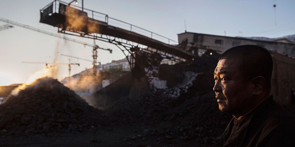 Semburan batu bara dan gas yang terjadi pada 12 Januari di tambang batu bara yang dioperasikan oleh Pingdingshan Tianan Coal Mining melukai lima orang dan mengakibatkan kerugian ekonomi langsung sebesar hampir 22 juta yuan