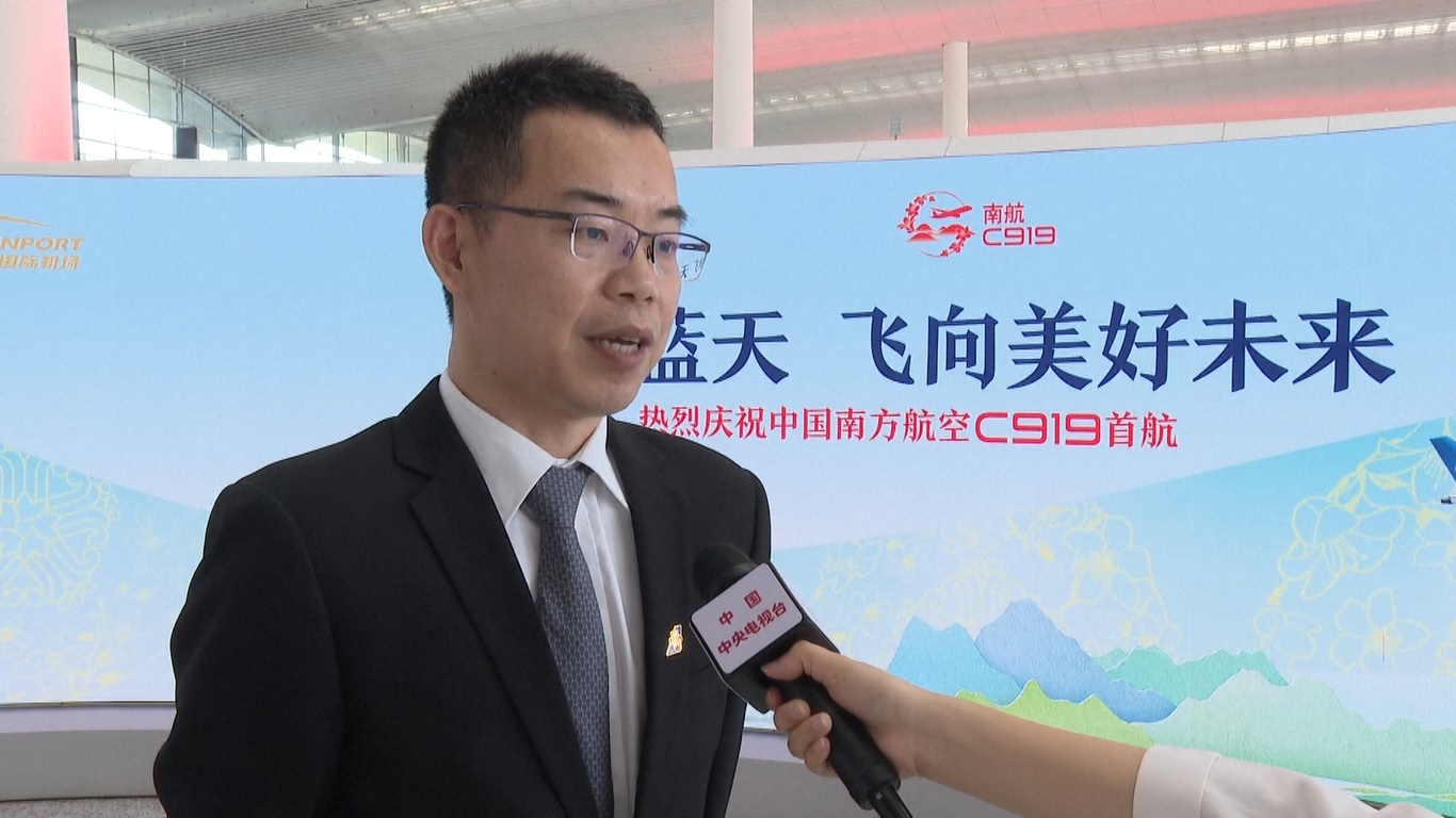 Pesawat itu memiliki tata letak tiga kelas dengan 164 kursi