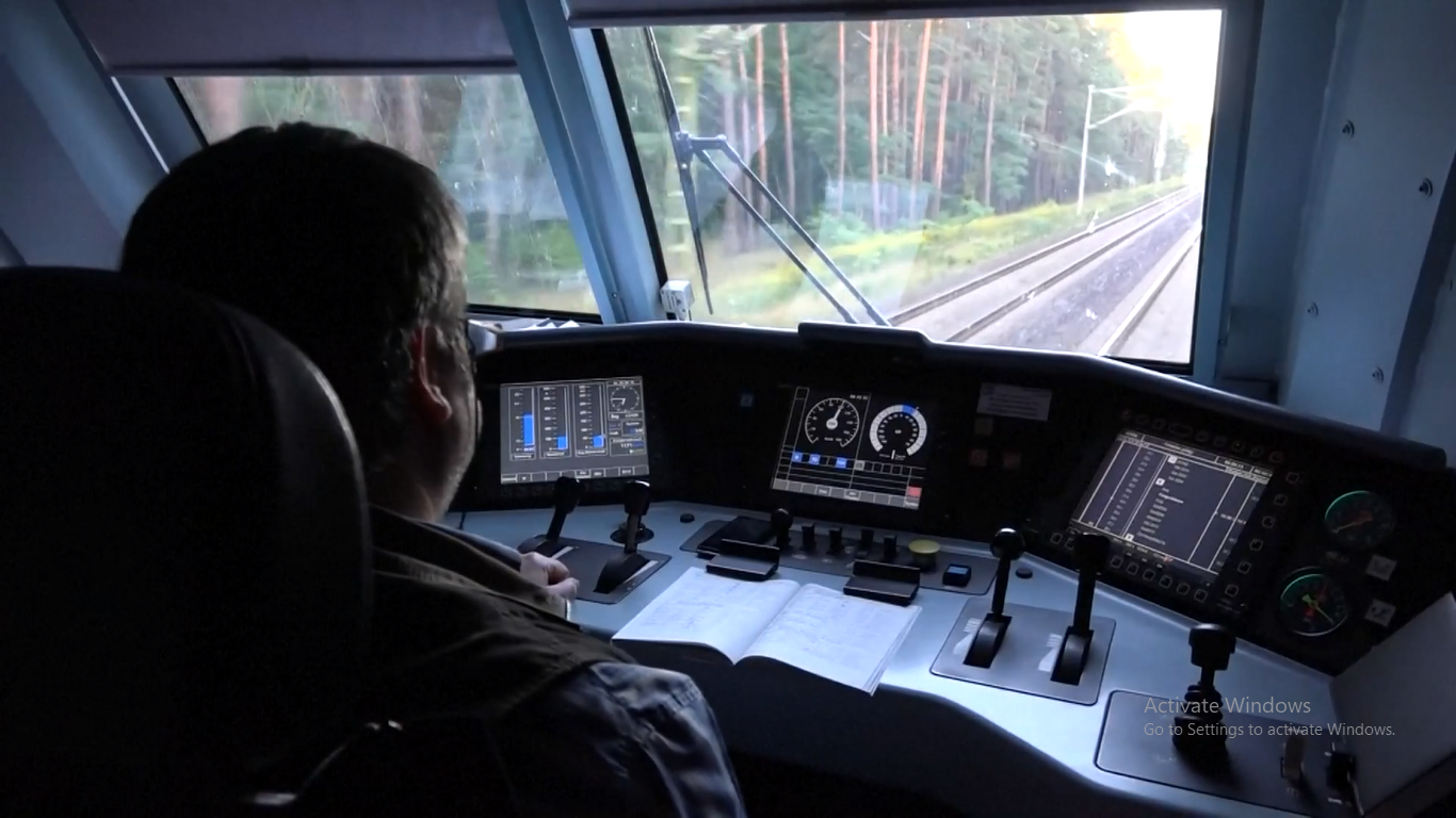 Kereta barang Tiongkok-Eropa yang menghubungkan Kota Yiwu di Tiongkok timur dan Madrid di Spanyol memudahkan konsumen di Eropa untuk membeli barang-barang Tiongkok dan memfasilitasi perdagangan antara kedua negara