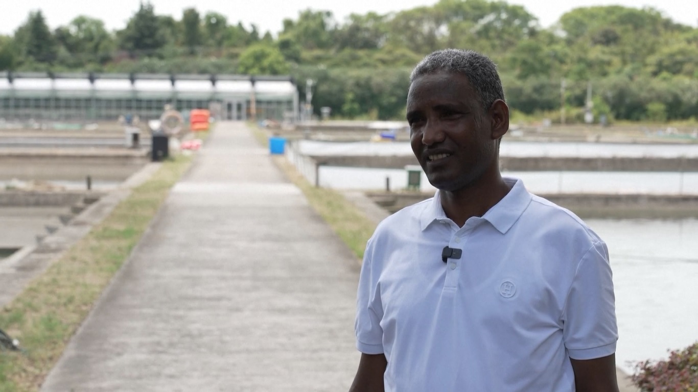 Di sebuah pusat konservasi ikan nila di Kota Wuxi di Provinsi Jiangsu
