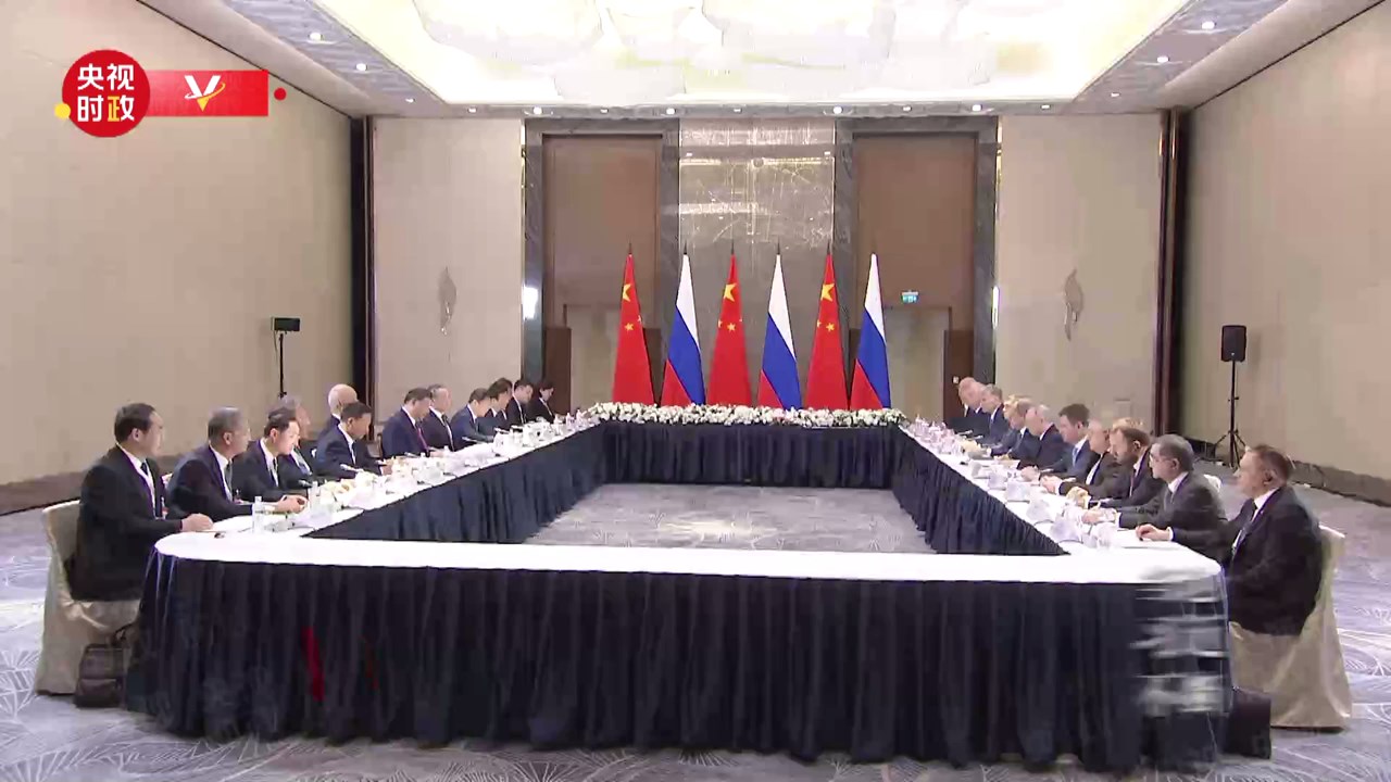 Sebelum menghadiri Konferensi Tingkat Tinggi (KTT) Organisasi Kerja Sama Shanghai (SCO) di Astana Rabu malam (3/7) kemarin