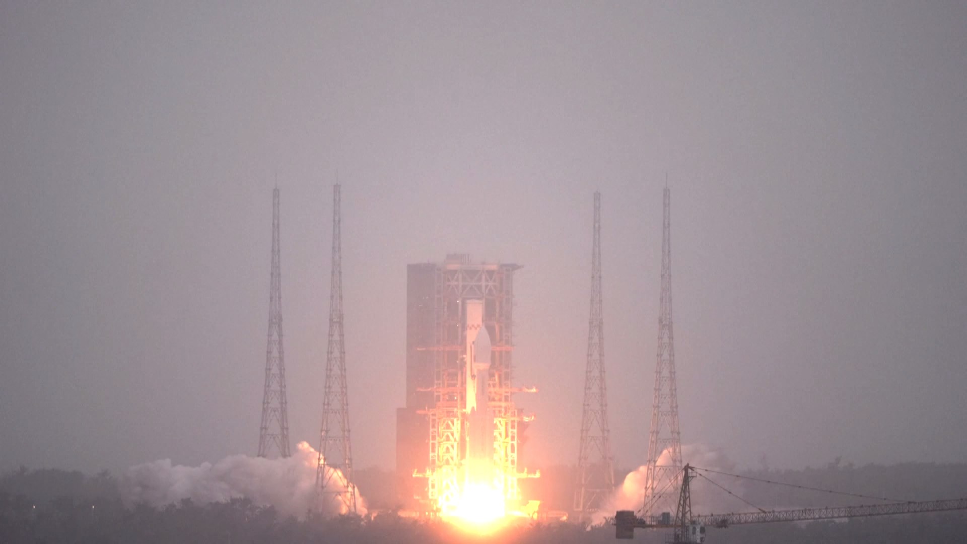Roket Long March-8 Tiongkok yang dimodifikasi berhasil meluncurkan kelompok baru satelit orbit rendah Bumi dari Situs Peluncuran Luar Angkasa Wenchang di Provinsi Hainan Tiongkok selatan pada hari Selasa