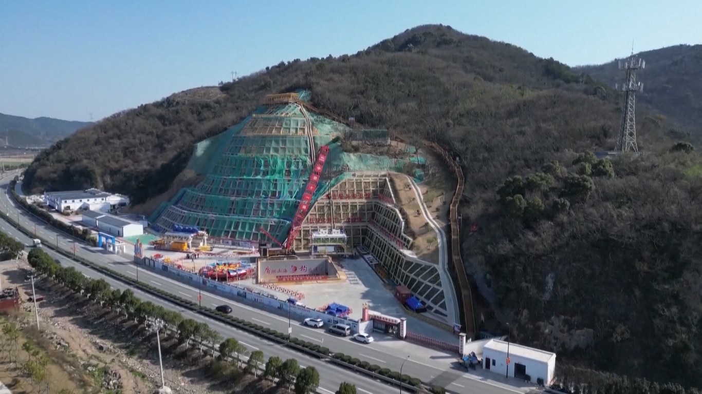 Jumlah investasi aset tetap dalam proyek-proyek perkeretaapian di seluruh Tiongkok mencapai 124