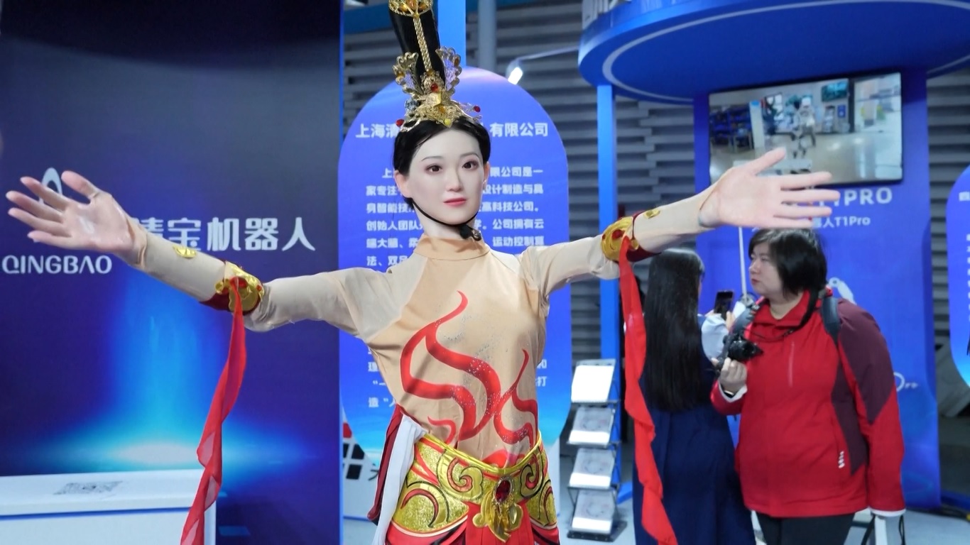 Pameran itu menyiapkan zona pengalaman AI khusus dan area pameran robot humanoid untuk menampilkan kemajuan terbaru di bidang tersebut