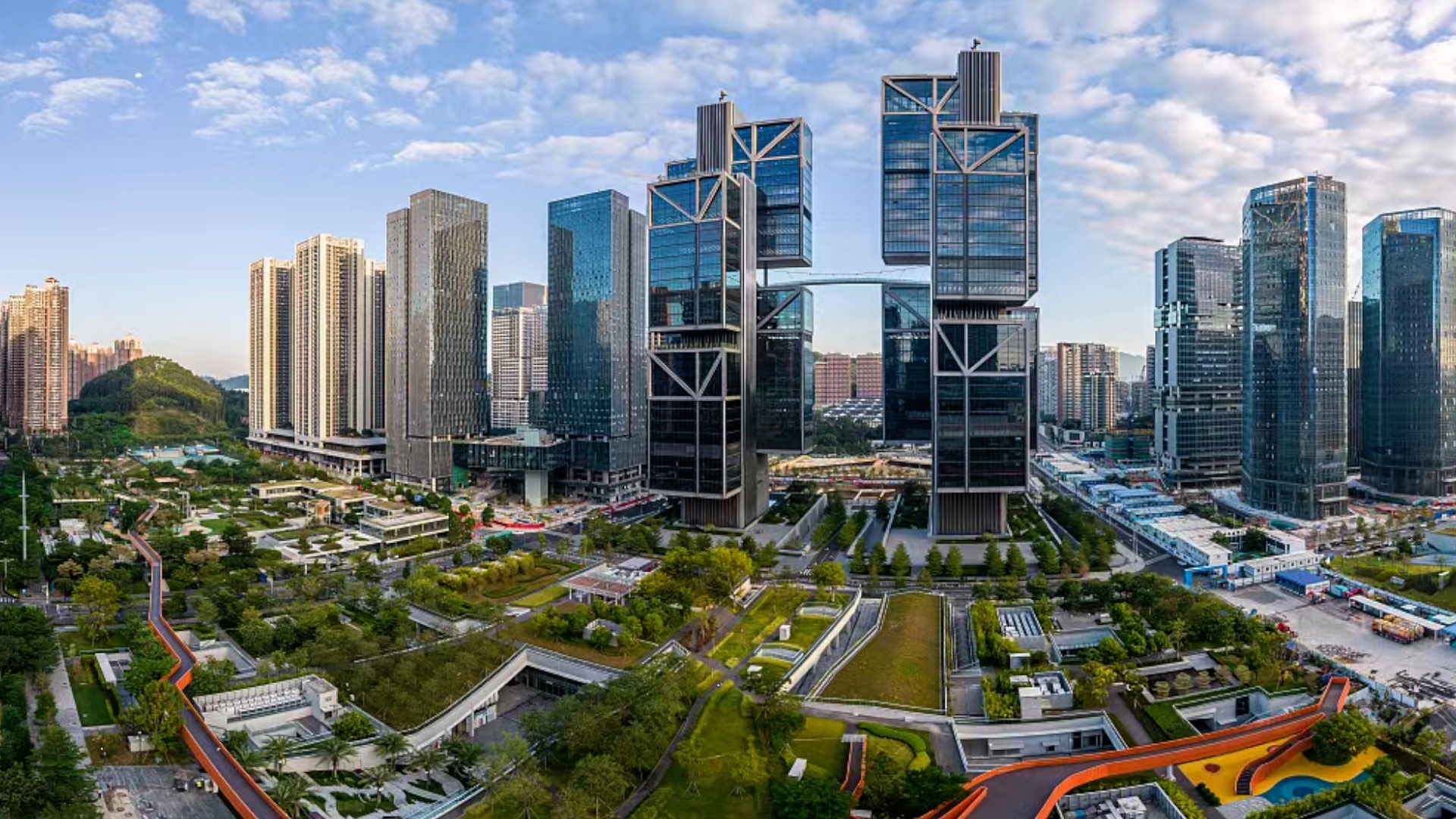 Saat ini Tiongkok telah melihat adanya peningkatan bersejarah dalam kekuatan ekonominya dalam 10 tahun terakhir