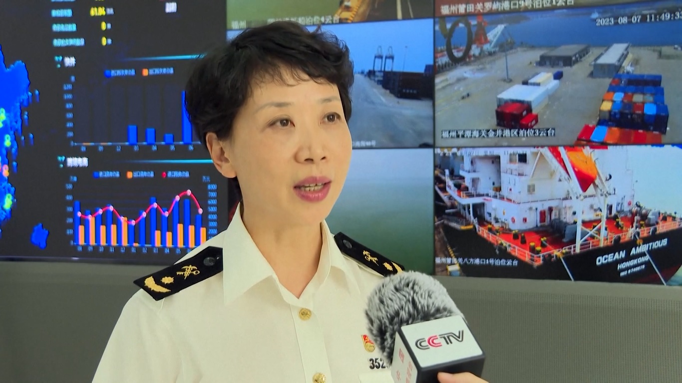 Di pelabuhan Haitong di Pudong New Area